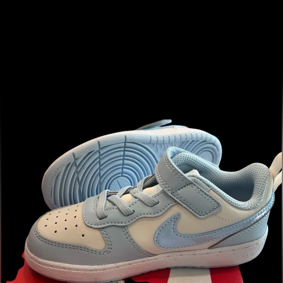 Nike Sneakers NWT - Picture 4 of 4
